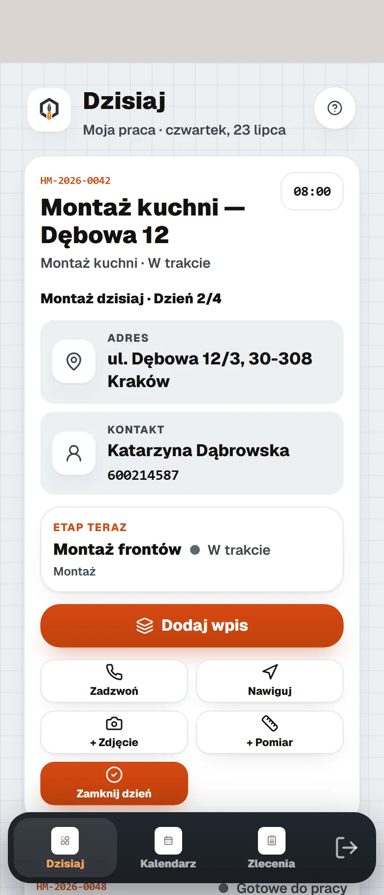 Ekran pracownika: zlecenie Montaż kuchni — Dębowa 12 z adresem, kontaktem, etapem na teraz i dużymi przyciskami akcji